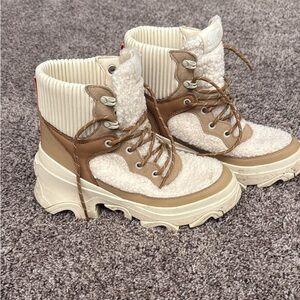 Sorel Tan and Cream Winter Boots